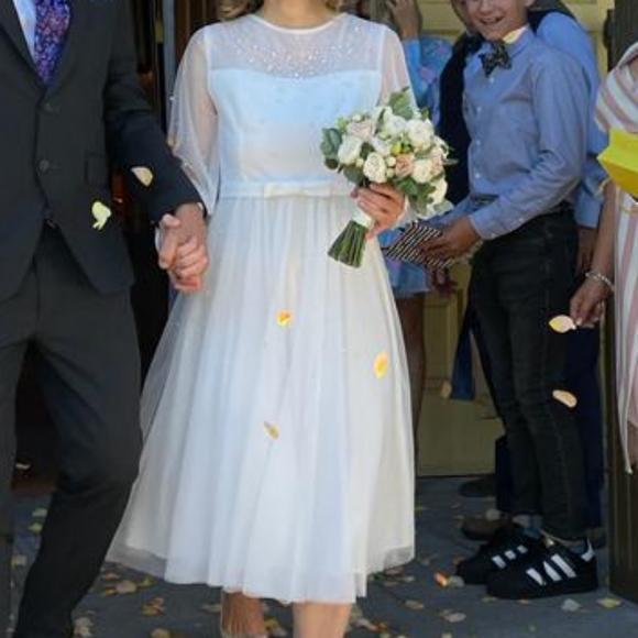 Wedding dress - Picture 6 of 7